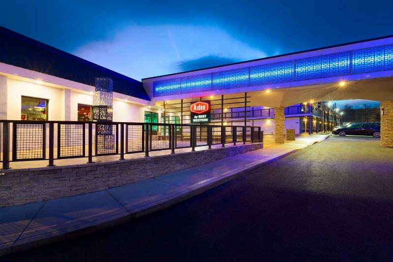 Отель Super 8 By Wyndham Meadow Wood Courtyard