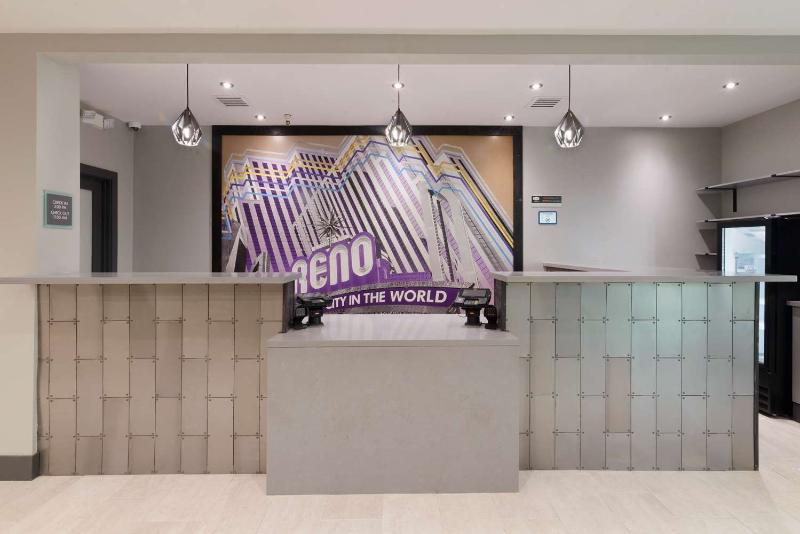 Отель Super 8 By Wyndham Meadow Wood Courtyard