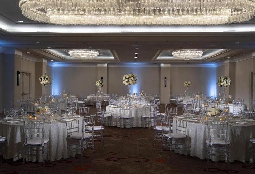 בית מלון כפרי The Baronette Renaissance Detroitnovi