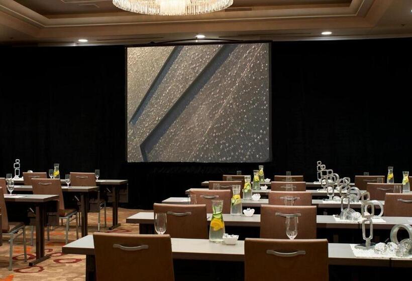 בית מלון כפרי The Baronette Renaissance Detroitnovi