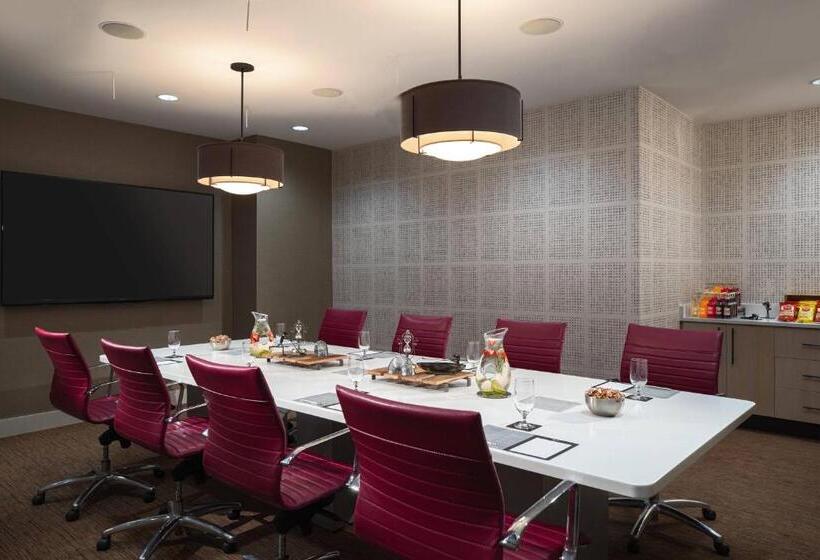 בית מלון כפרי The Baronette Renaissance Detroitnovi