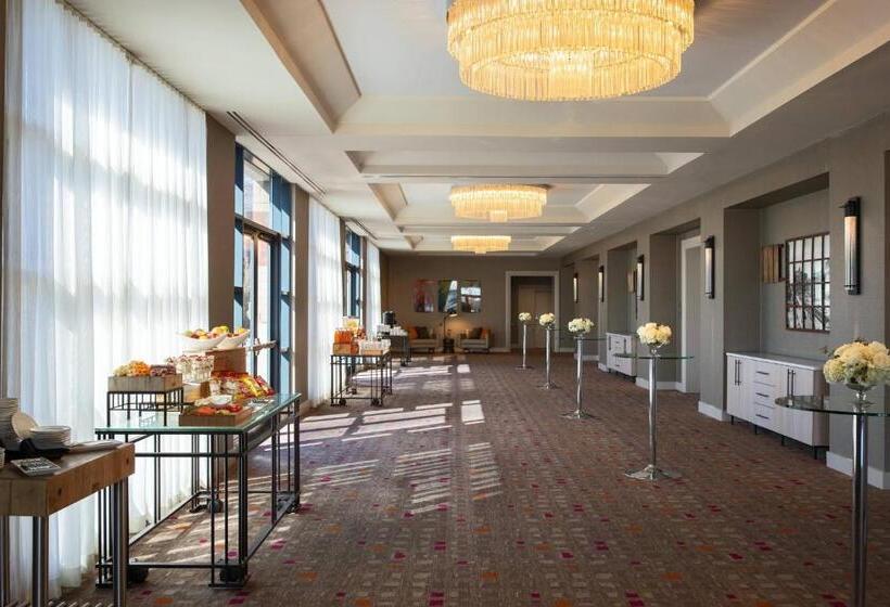 בית מלון כפרי The Baronette Renaissance Detroitnovi