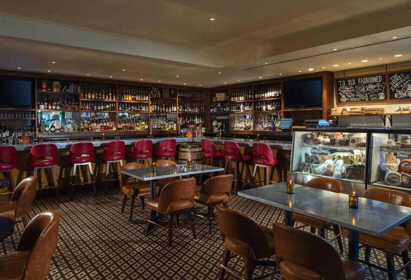 בית מלון כפרי The Baronette Renaissance Detroitnovi