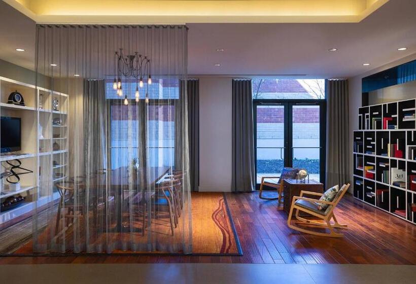 בית מלון כפרי The Baronette Renaissance Detroitnovi