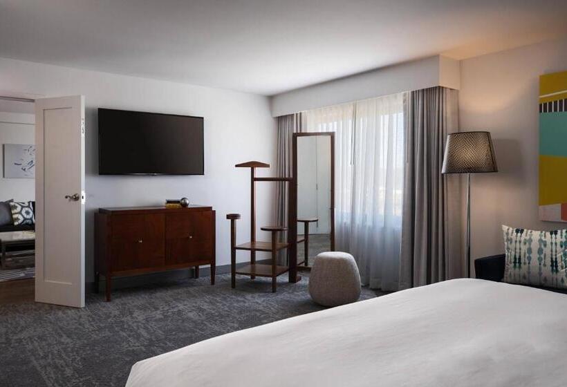 בית מלון כפרי The Baronette Renaissance Detroitnovi