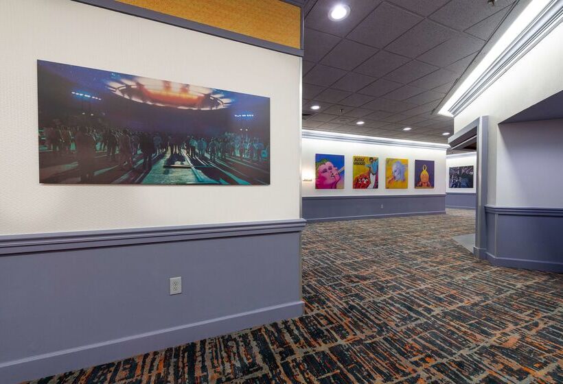 The Verve Hotel Boston Natick, Tapestry Collection By Hilton