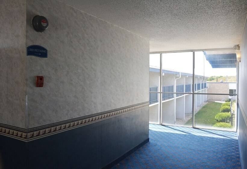 酒店 Travelodge By Wyndham Milwaukee