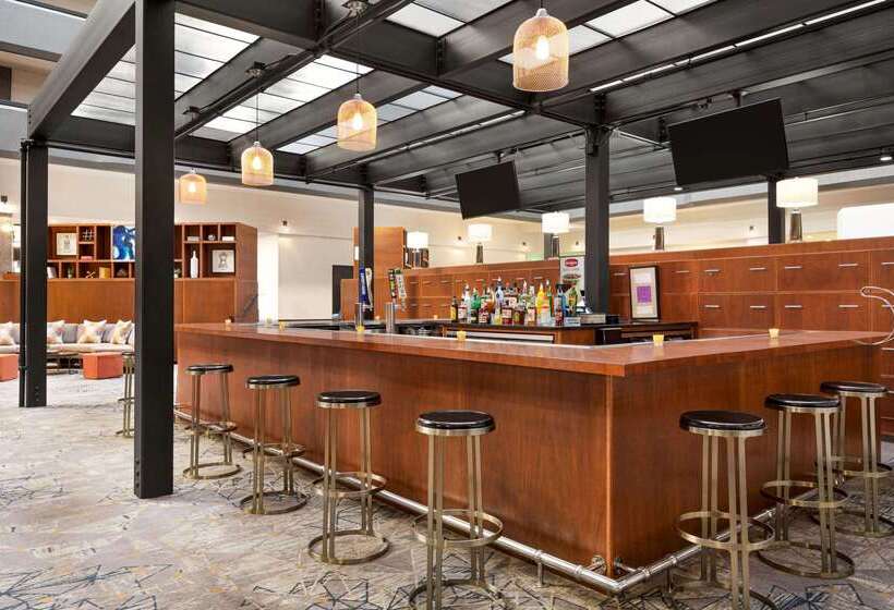 فندق Wyndham Fort Smith City Center