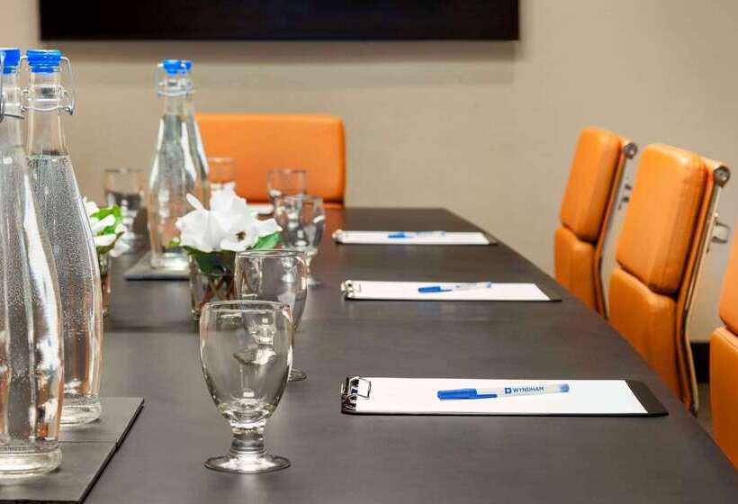 فندق Wyndham Fort Smith City Center