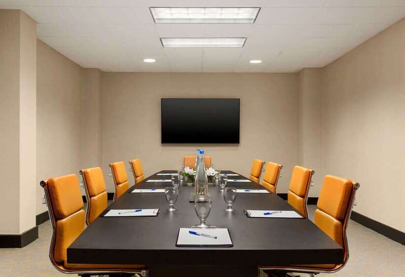 فندق Wyndham Fort Smith City Center