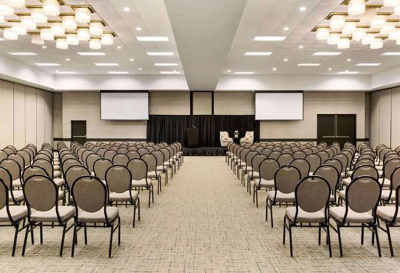 فندق Wyndham Fort Smith City Center