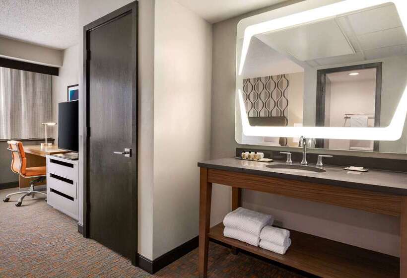 فندق Wyndham Fort Smith City Center