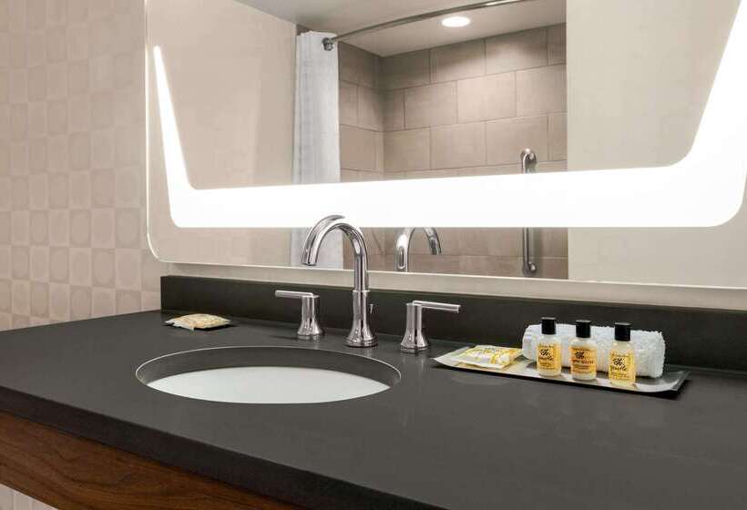 فندق Wyndham Fort Smith City Center