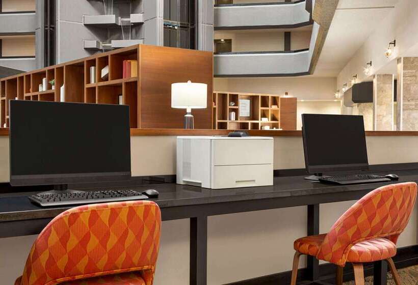 فندق Wyndham Fort Smith City Center