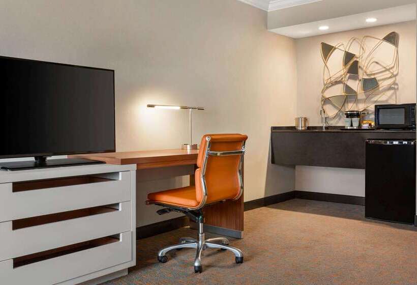 فندق Wyndham Fort Smith City Center