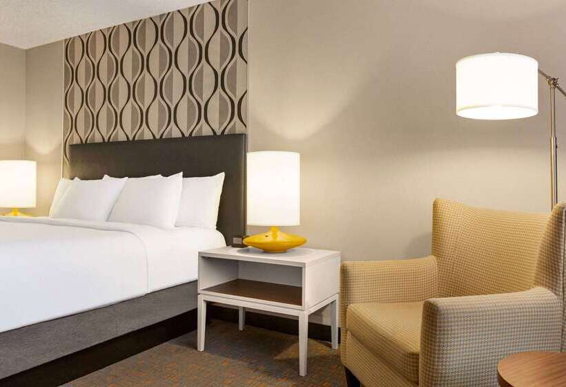 فندق Wyndham Fort Smith City Center