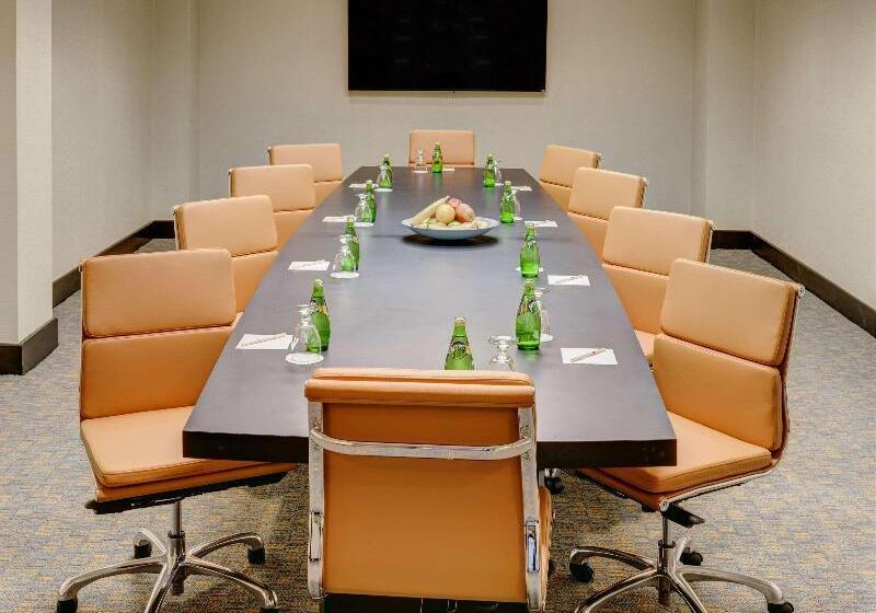 فندق Wyndham Fort Smith City Center