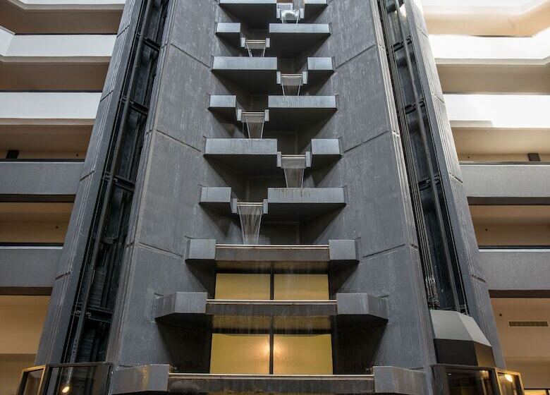 فندق Wyndham Fort Smith City Center