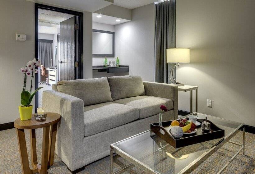 فندق Wyndham Fort Smith City Center