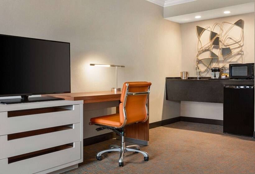 فندق Wyndham Fort Smith City Center