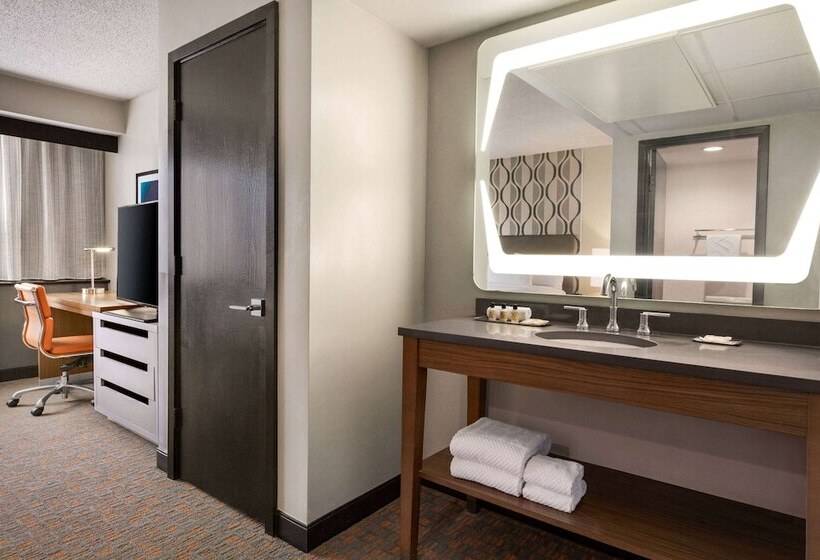 فندق Wyndham Fort Smith City Center