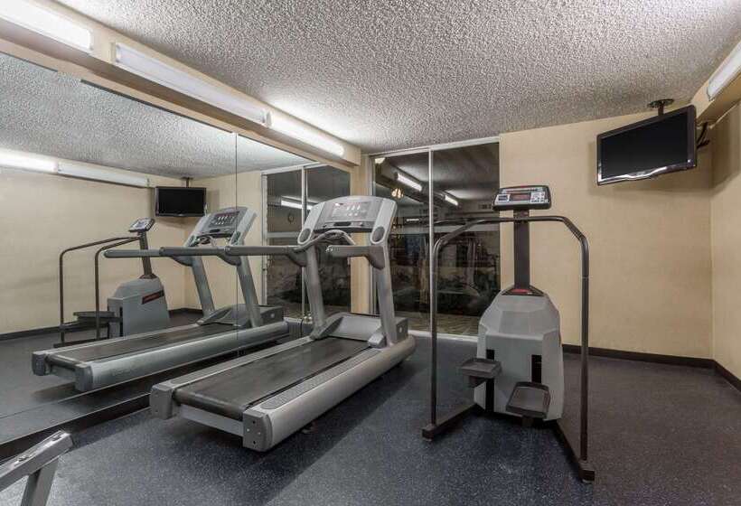 酒店 Wyndham Garden Fresno Yosemite Airport