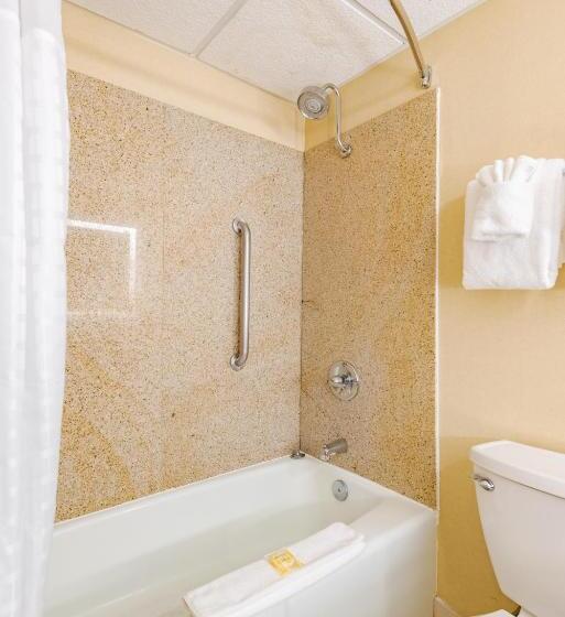 Wyndham Omaha Hotel West Dodge