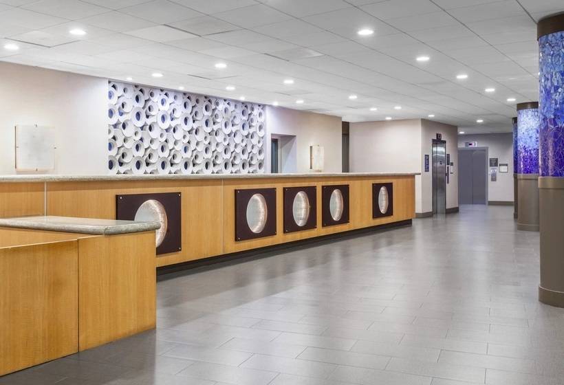 Отель Wyndham San Diego Bayside