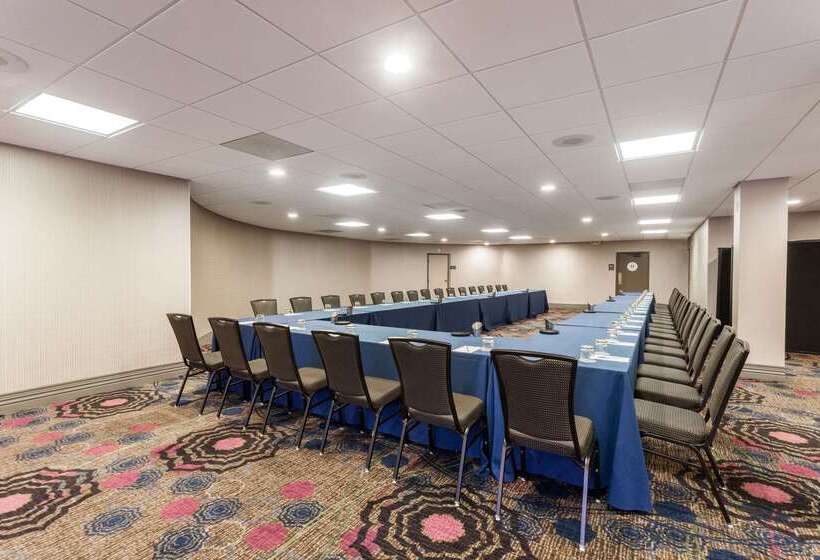 Отель Wyndham San Diego Bayside