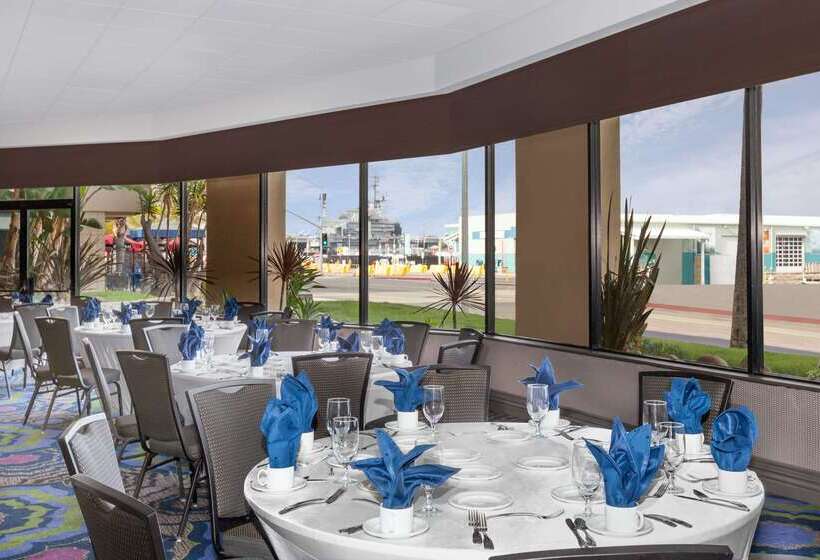 Отель Wyndham San Diego Bayside