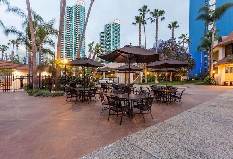Отель Wyndham San Diego Bayside