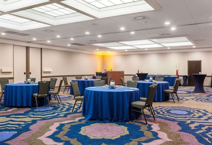 Отель Wyndham San Diego Bayside