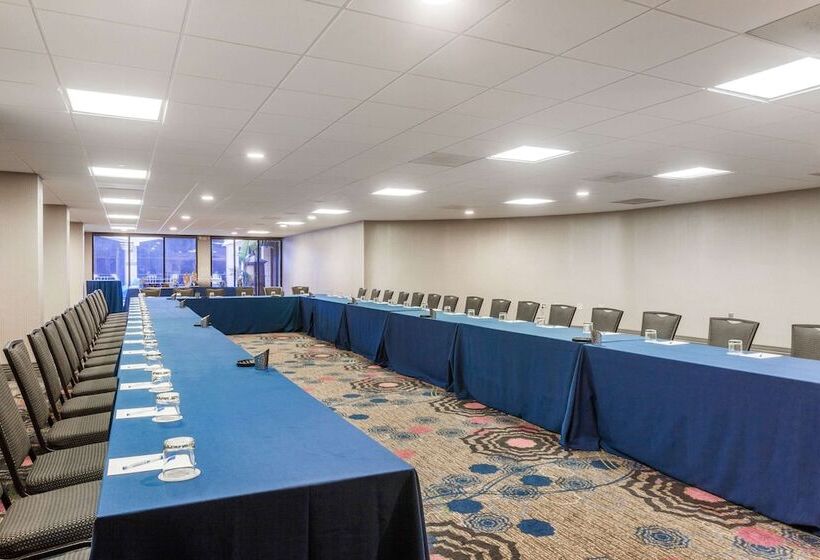 Отель Wyndham San Diego Bayside