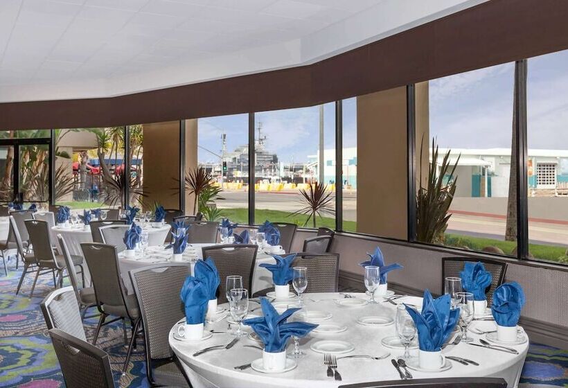 Отель Wyndham San Diego Bayside