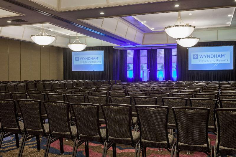 Отель Wyndham San Diego Bayside