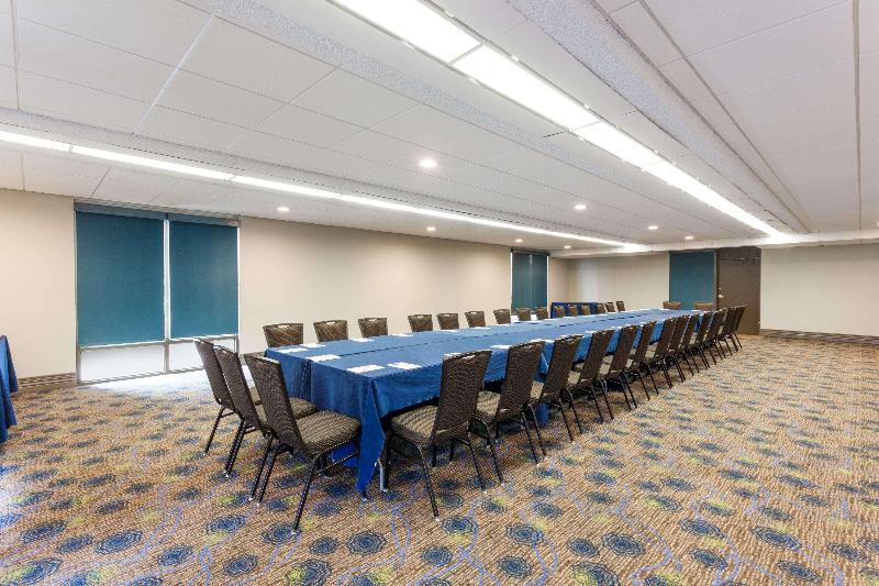 Отель Wyndham San Diego Bayside