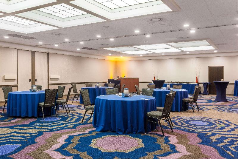 Отель Wyndham San Diego Bayside