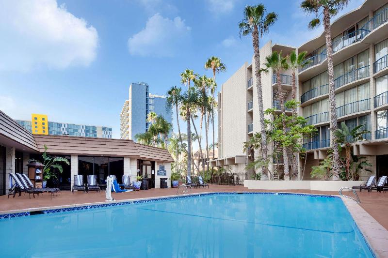 Отель Wyndham San Diego Bayside
