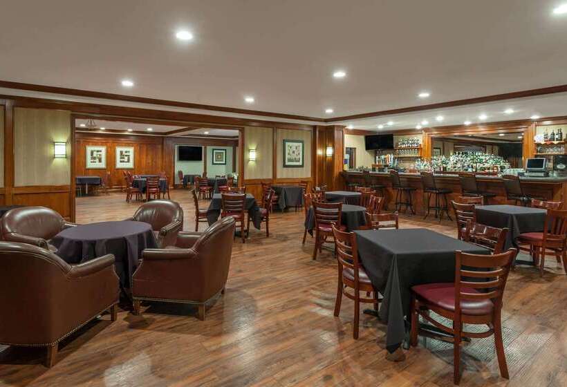 호텔 Wyndham Visalia