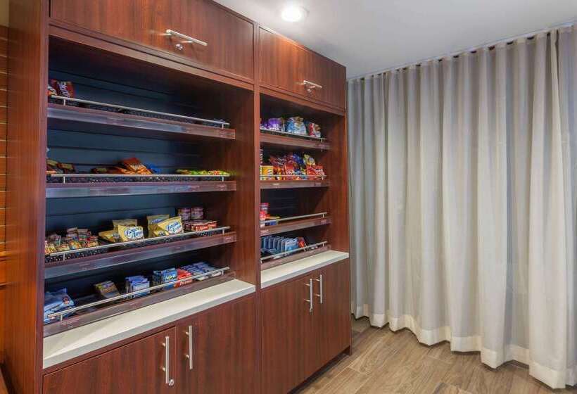 호텔 Wyndham Visalia