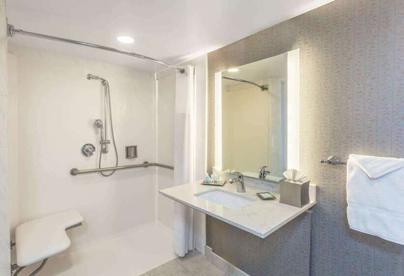 호텔 Wyndham Visalia