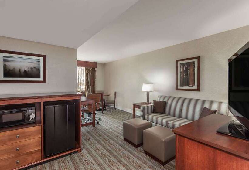 호텔 Wyndham Visalia