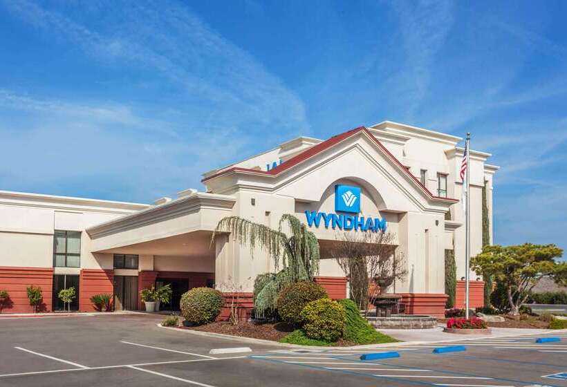 호텔 Wyndham Visalia