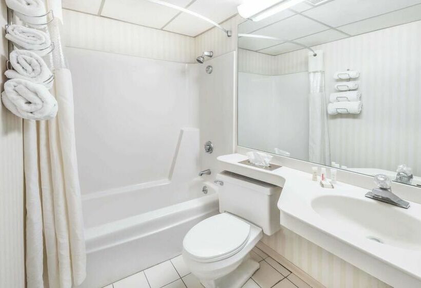 Howard Johnson Hotel