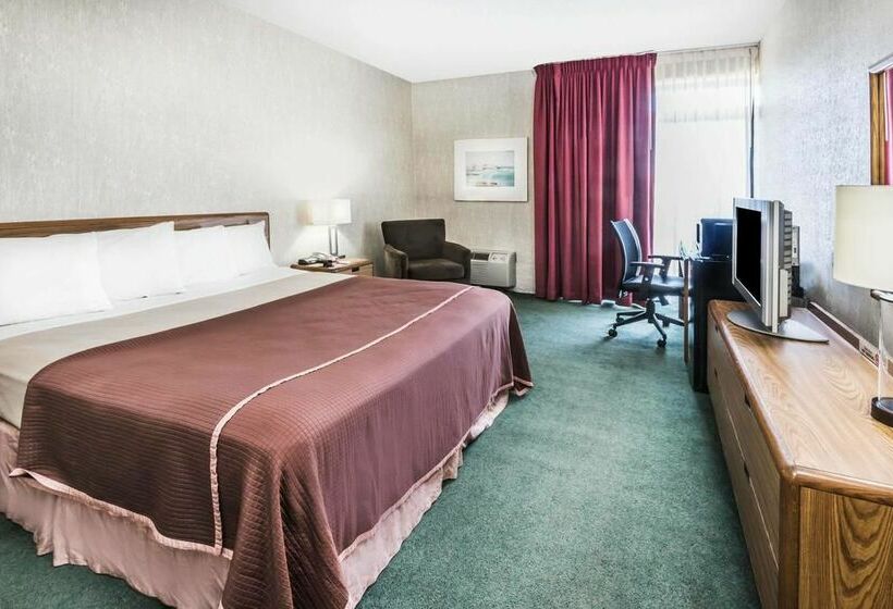 Howard Johnson Hotel