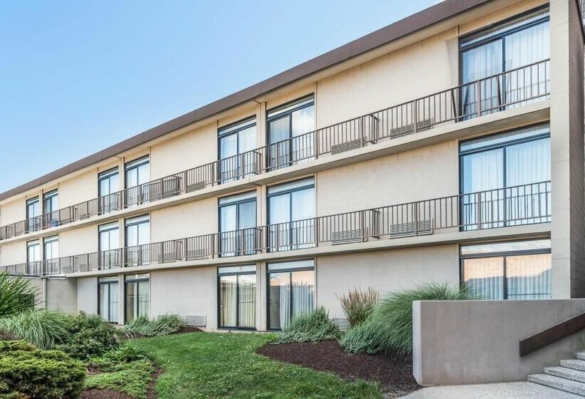 Howard Johnson Hotel