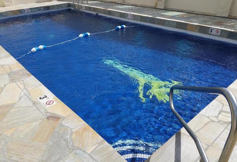 Imperial Hawaii Resort