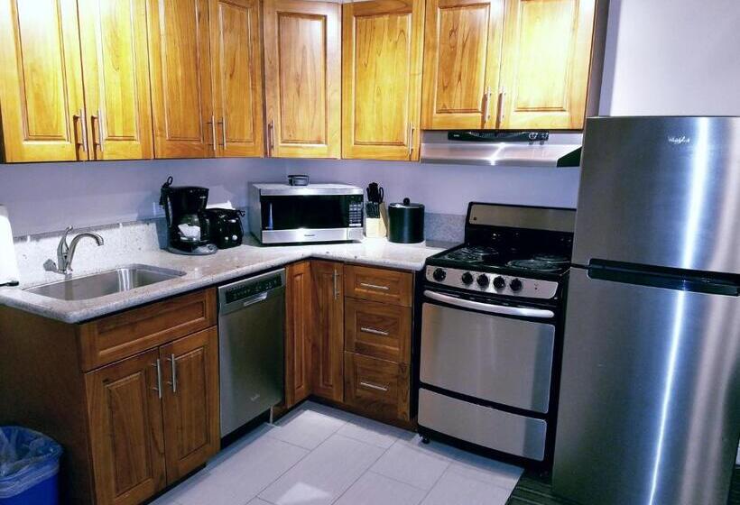 Imperial Hawaii Resort