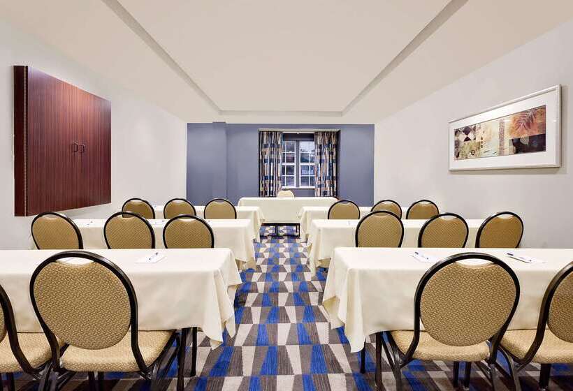 Microtel Inn & Suites By Wyndham Middletown