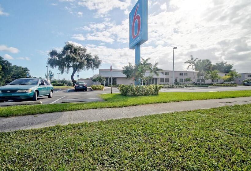 Motel 6 Miami, Fl